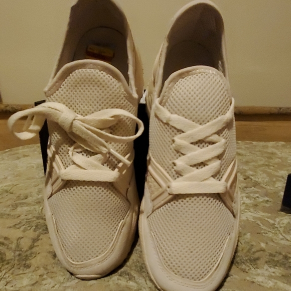 SNEAKERS - Picture 1 of 4